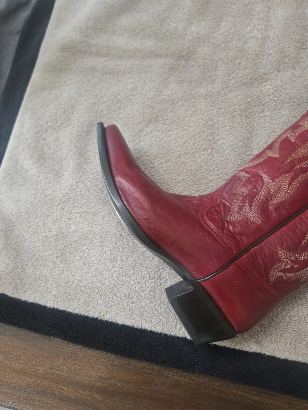 Shaynne Women's Red Western Cowboy Boots Size 10 MF EUC